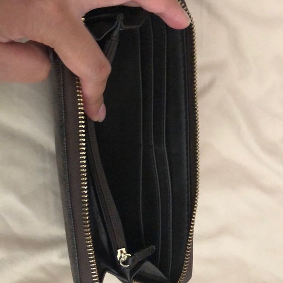 Michael Kors Zippy Wallet - Picture 5 of 7